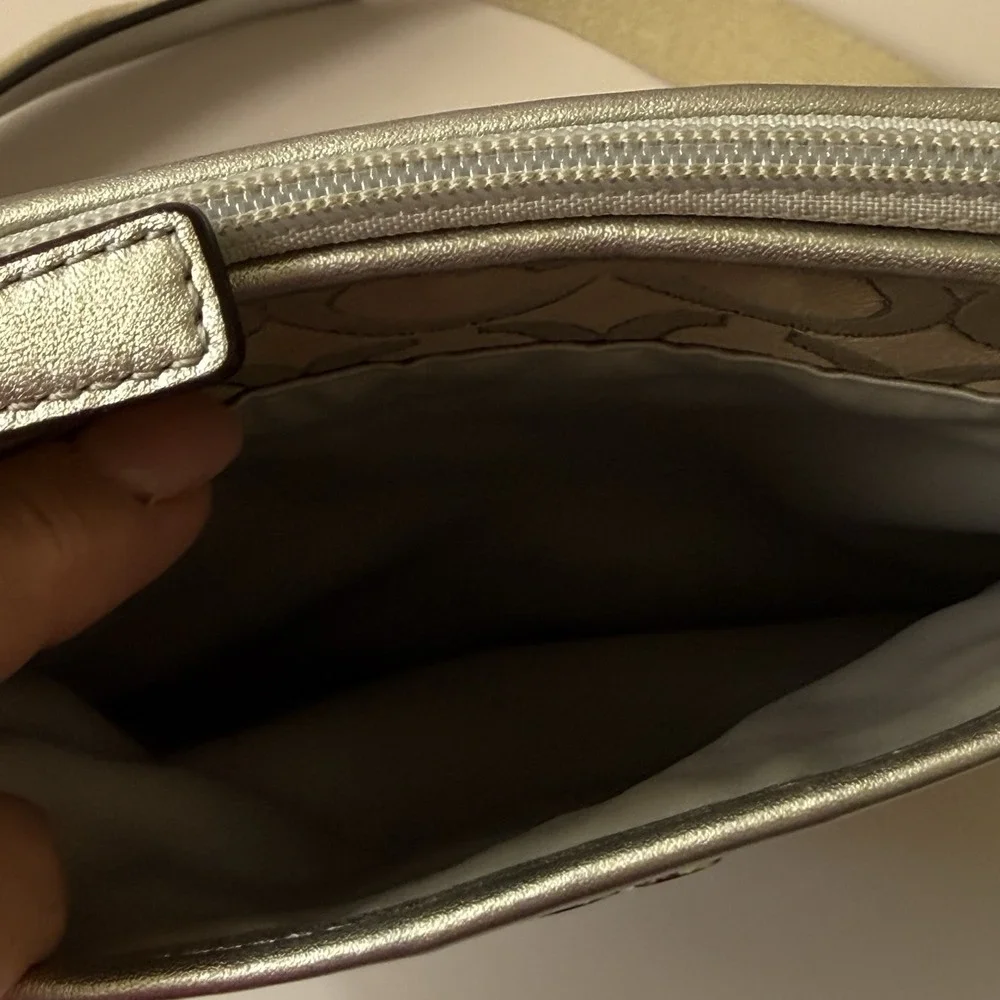 Coach Op Art Signature Crossbody Bag Tan Silver Metallic Leather Swingpack Purse